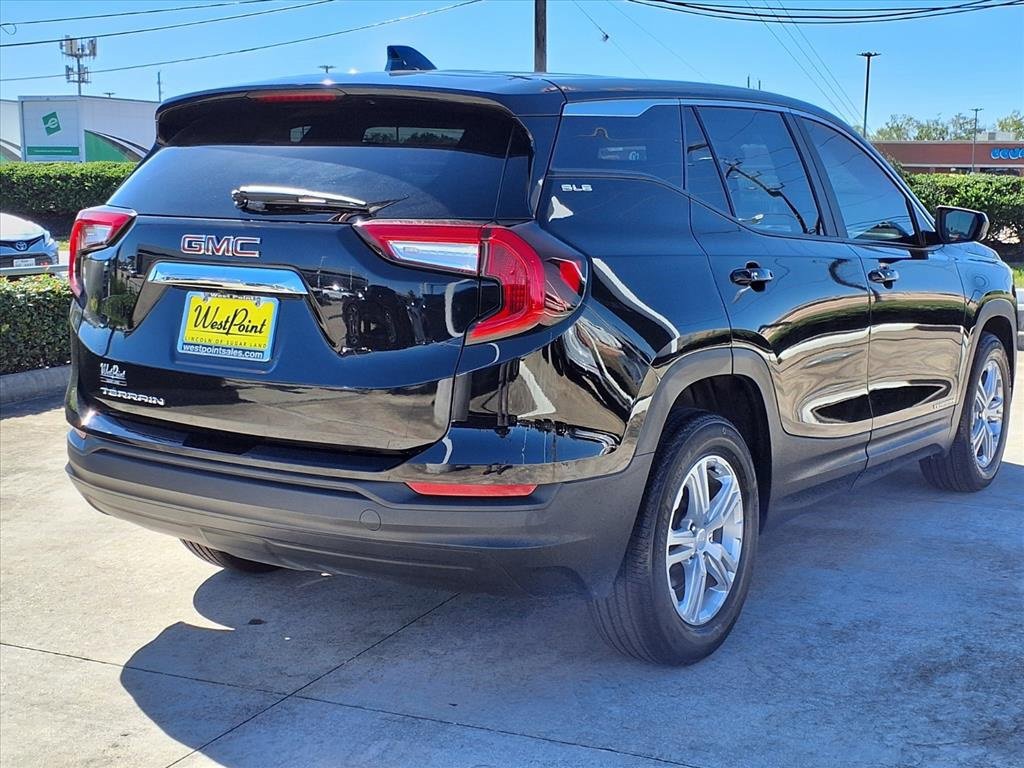 Used 2024 GMC Terrain SLE image 2