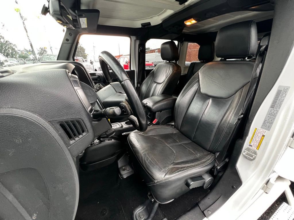 Used 2018 Jeep Wrangler Unlimited Sahara image 11