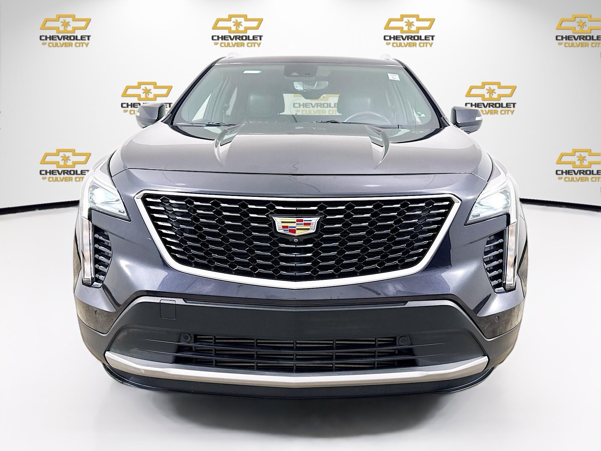 Used 2022 Cadillac XT4 Premium Luxury w/ Enhanced Visibility Package FWD image 2