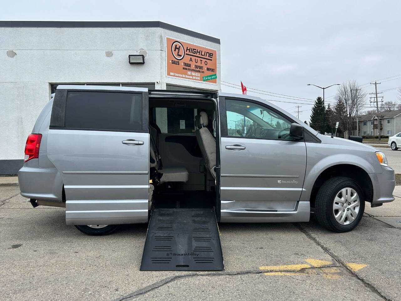 Used 2016 Dodge Grand Caravan SE w/ Quick Order Package 29E SE image 5