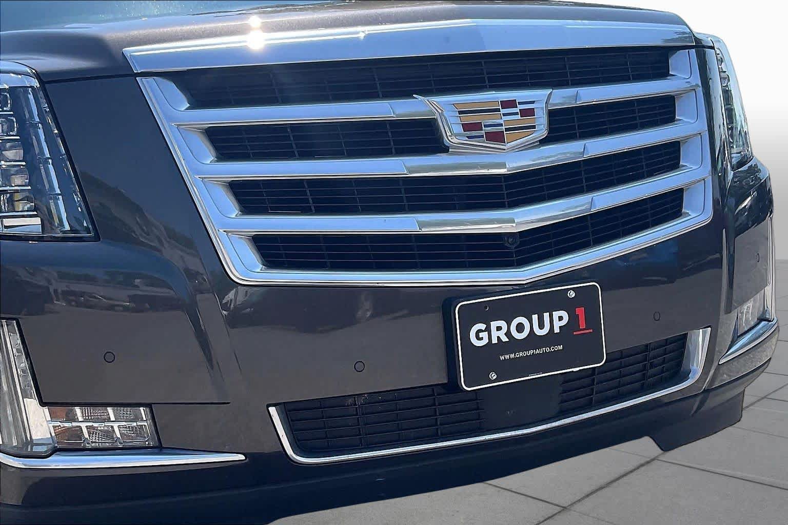 Used 2020 Cadillac Escalade Premium Luxury AWD/4WD image 31