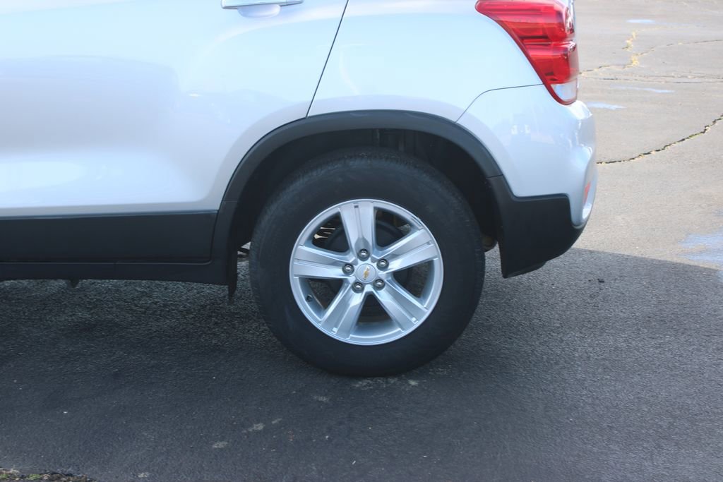 Used 2020 Chevrolet Trax LT w/ LT Convenience Package image 16