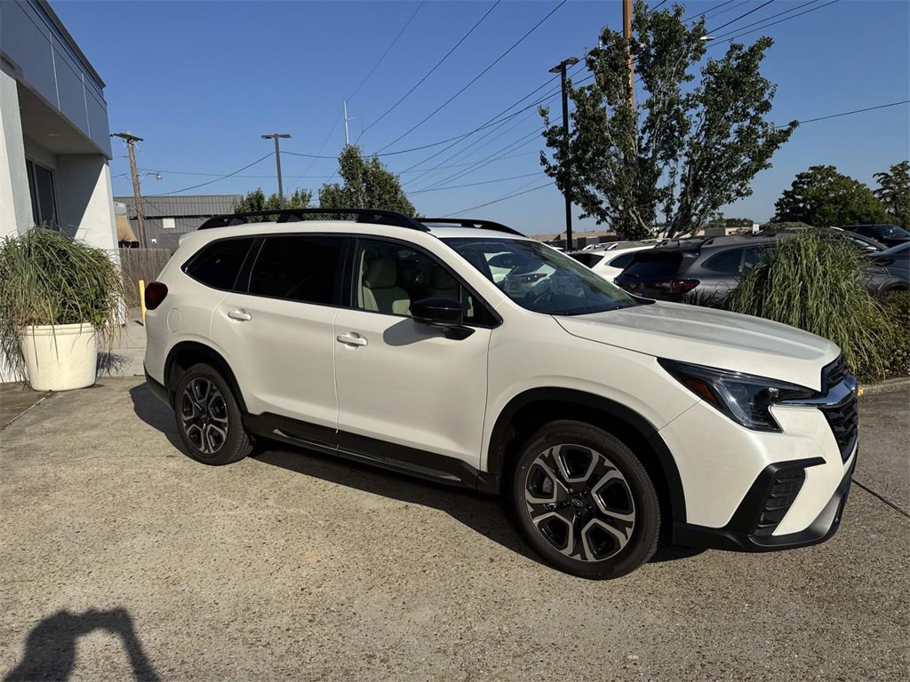 New 2025 Subaru Ascent Limited image 3