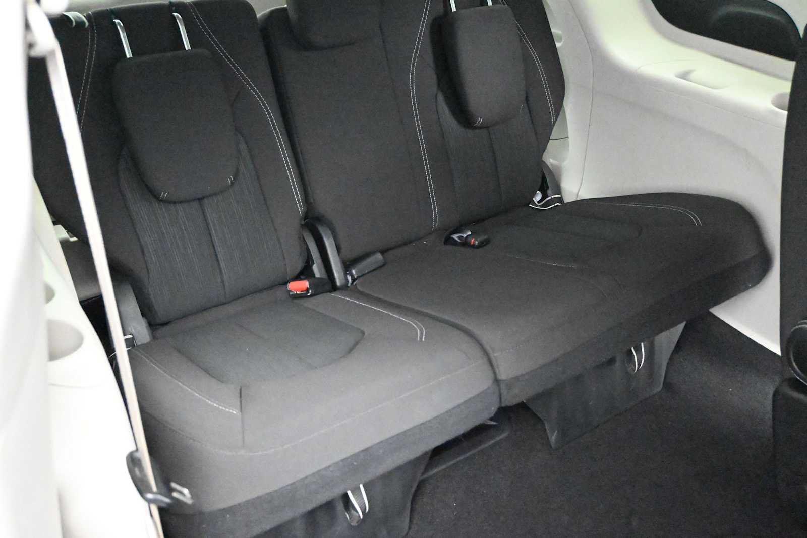 Used 2024 Chrysler Voyager LX FWD image 16
