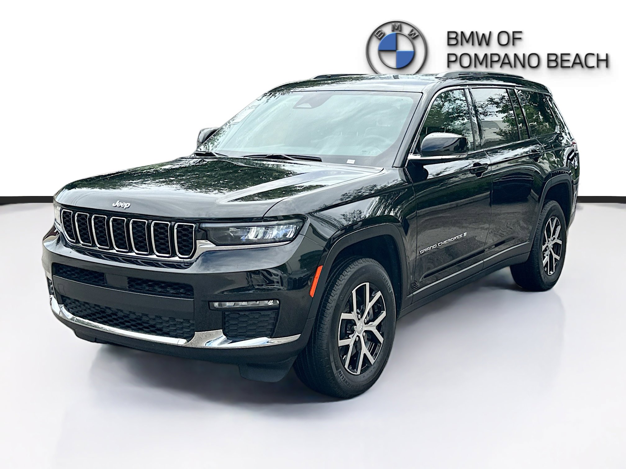 Used 2024 Jeep Grand Cherokee L Limited RWD image 3