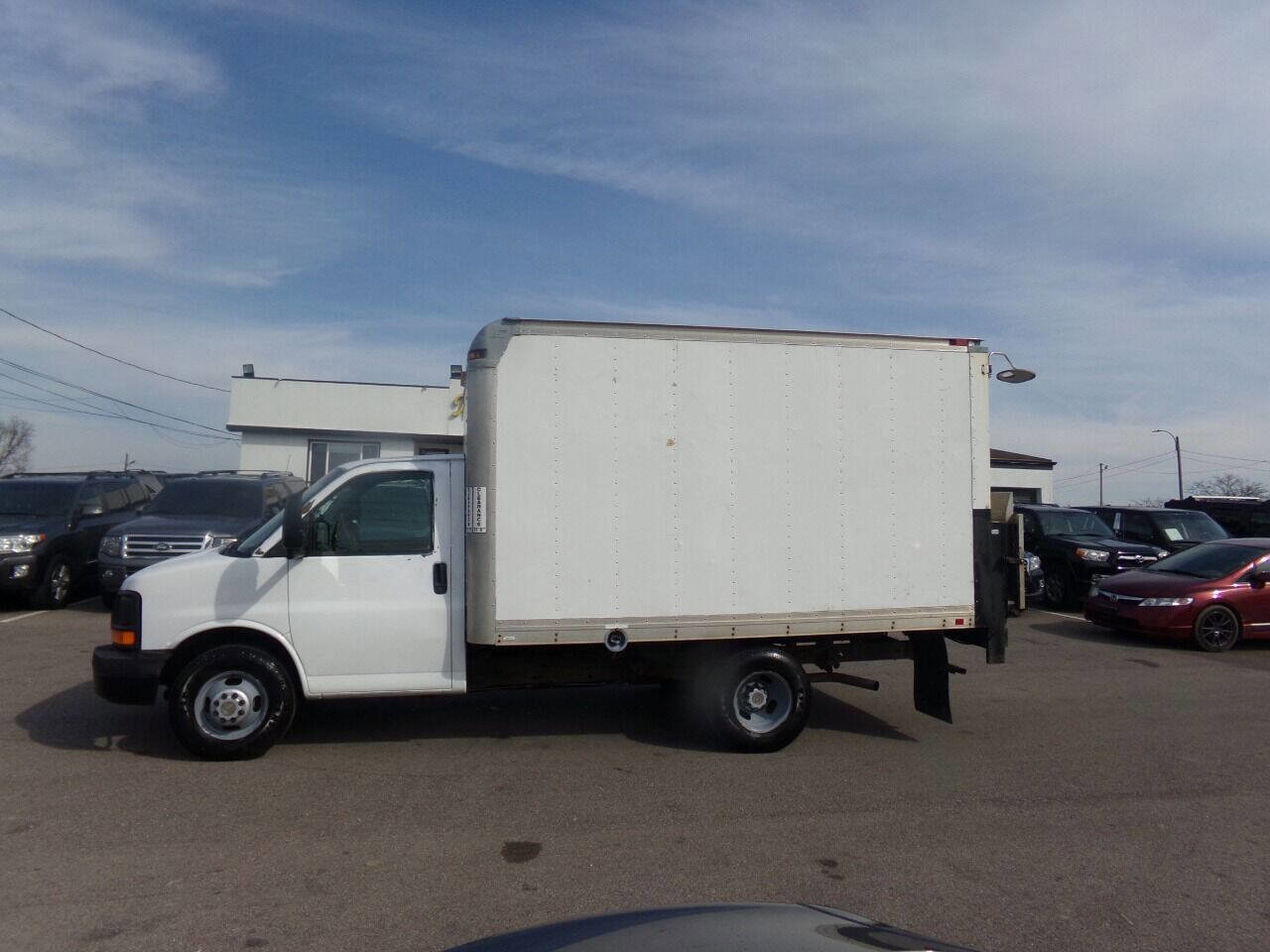 Used 2009 Chevrolet Express 3500 image 2
