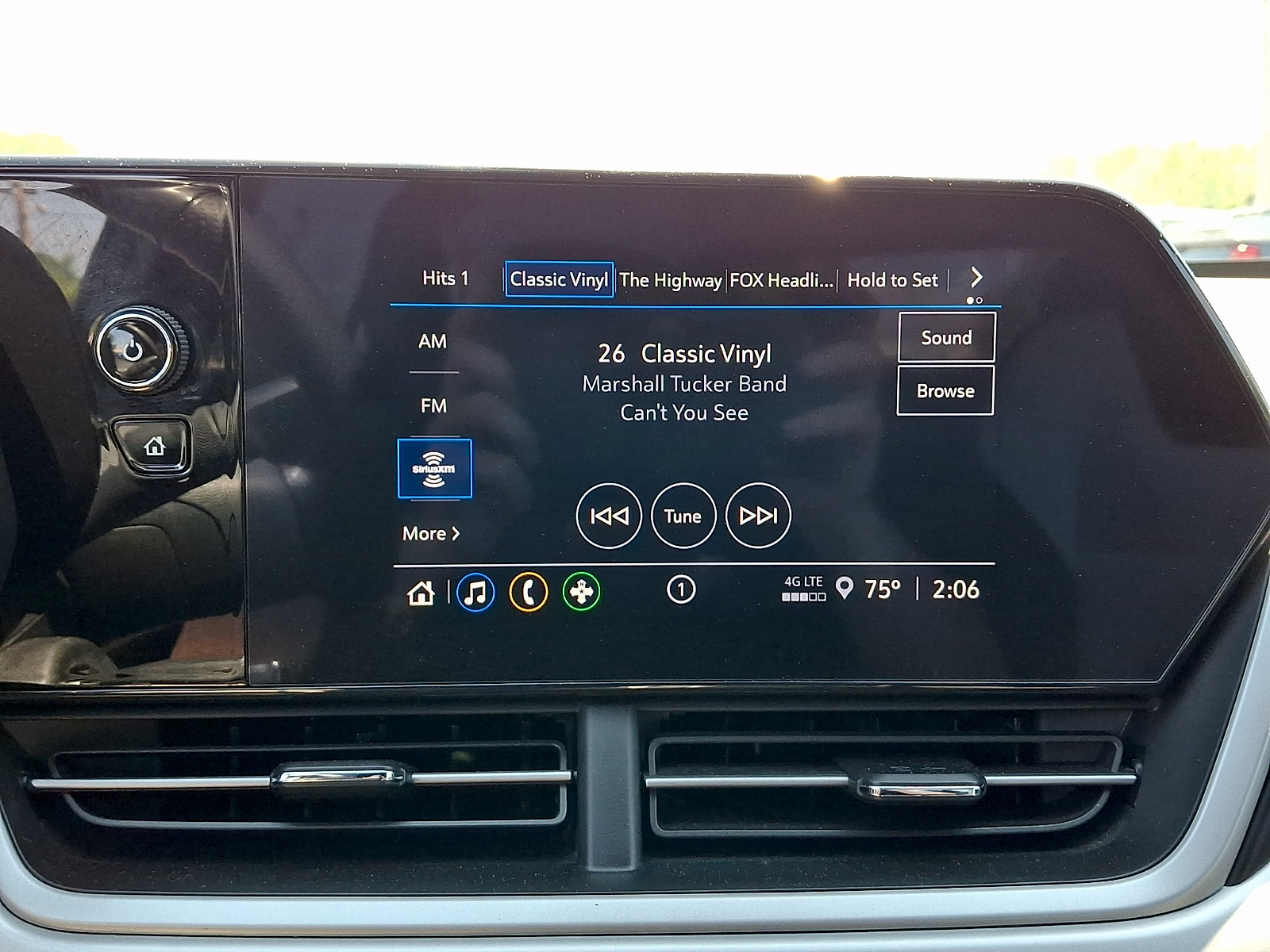 Certified 2024 Chevrolet Trax RS FWD image 17