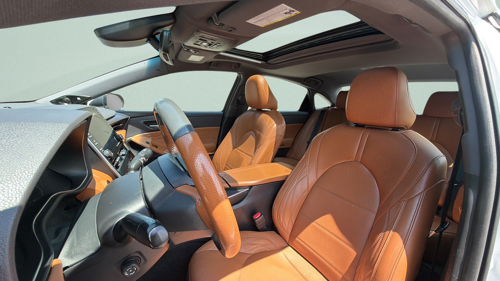 Used 2019 Toyota Avalon Limited FWD image 23