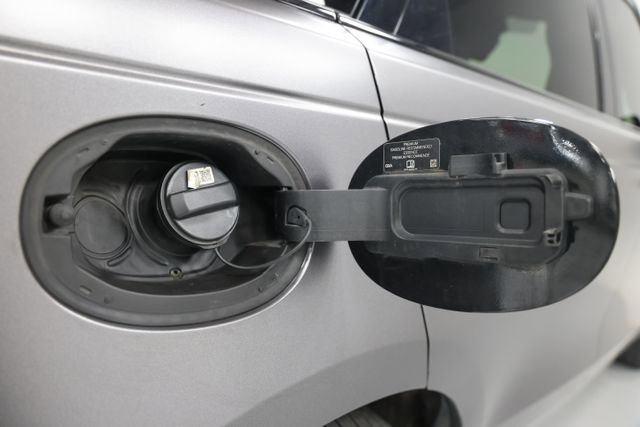 Used 2018 Land Rover Range Rover Velar R-Dynamic SE AWD/4WD image 14