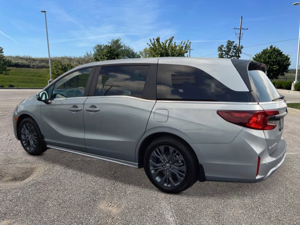 New 2026 Honda Odyssey Touring image 3