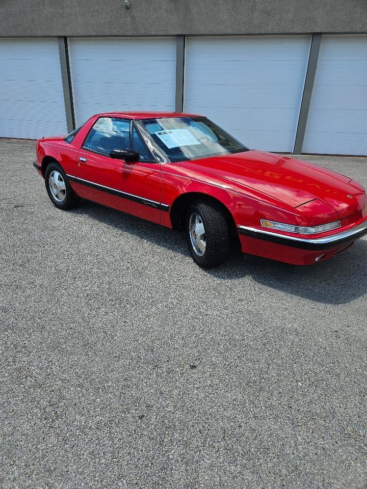 Used 1988 Buick Reatta Coupe FWD image 2
