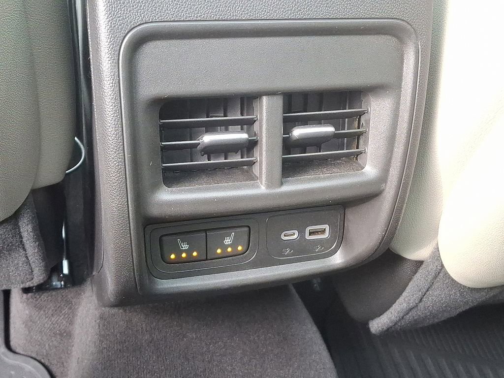 Certified 2022 Cadillac XT4 Luxury w/ Cold Weather Package image 11