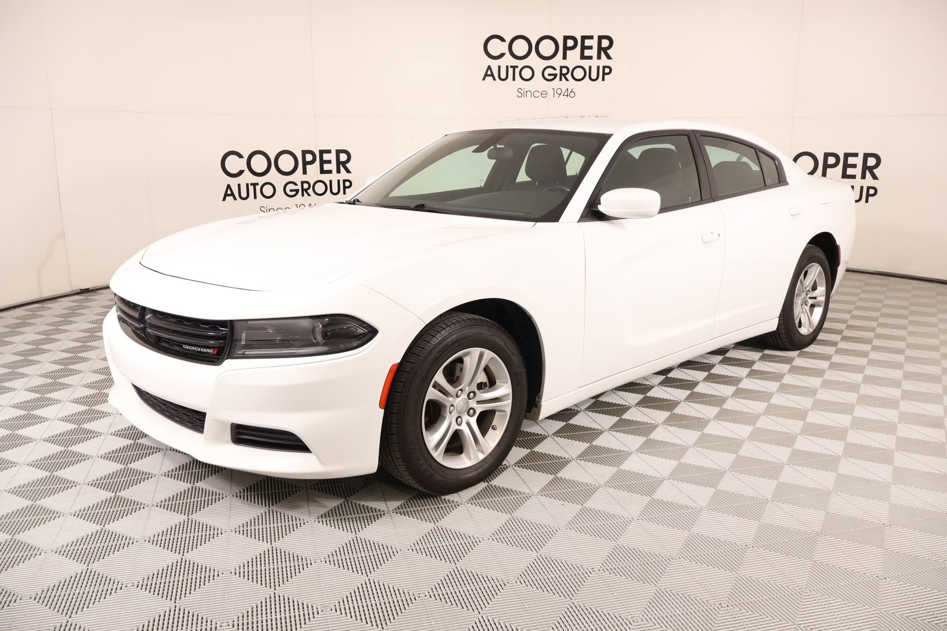 Used 2022 Dodge Charger SXT RWD image 9