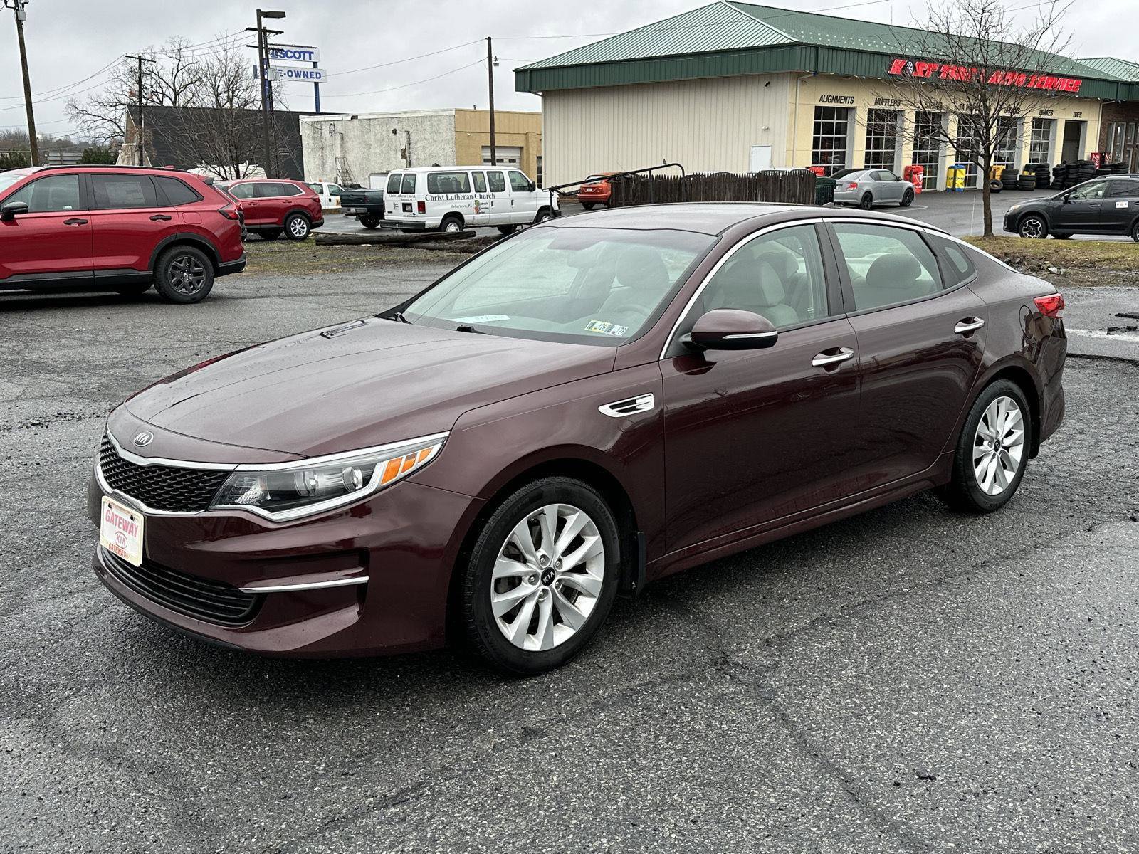 Used 2018 Kia Optima LX w/ 17" Alloy Wheels Package image 4