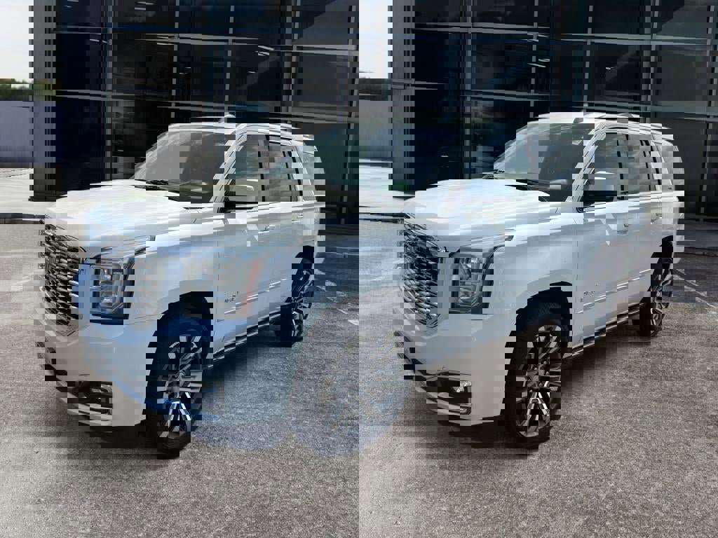 Used 2019 GMC Yukon Denali w/ Denali Ultimate Package image 3