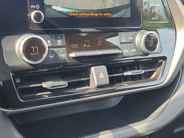 Used 2023 Toyota Highlander LE AWD/4WD image 24