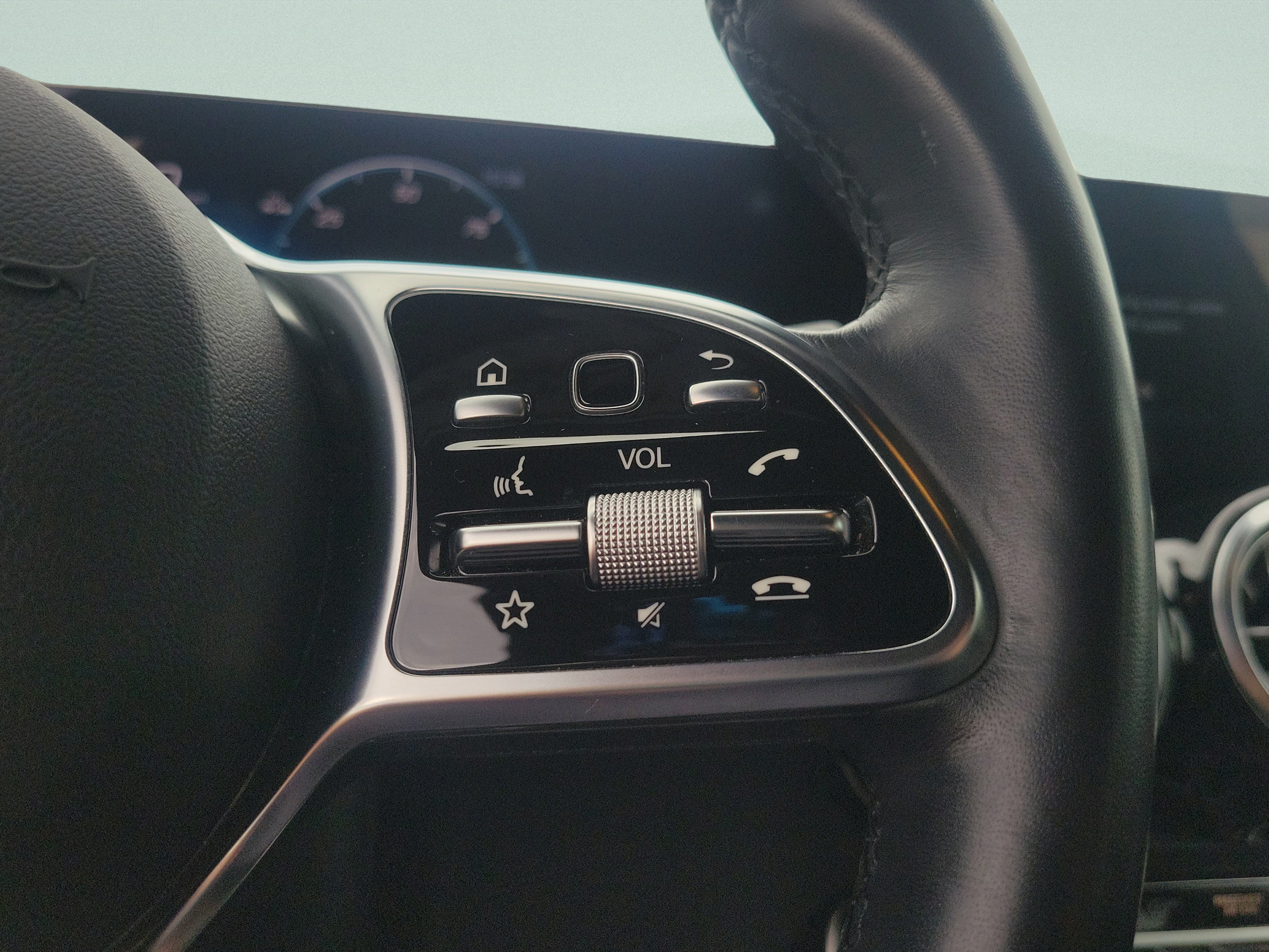Certified 2023 Mercedes-Benz EQB 300 4MATIC image 25