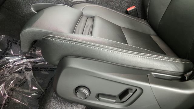 Used 2025 Volvo XC40 B5 Plus w/ Protection Package Premier AWD/4WD image 14