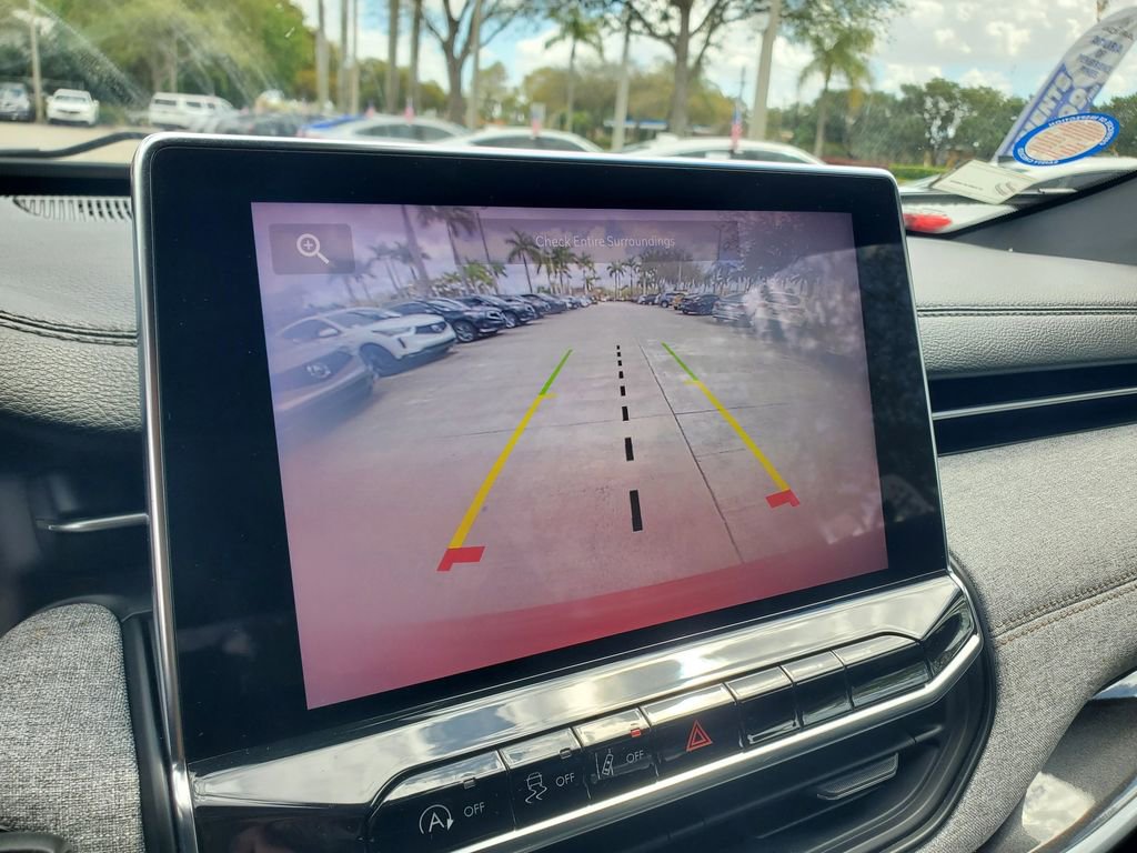 Used 2023 Jeep Compass Latitude image 28