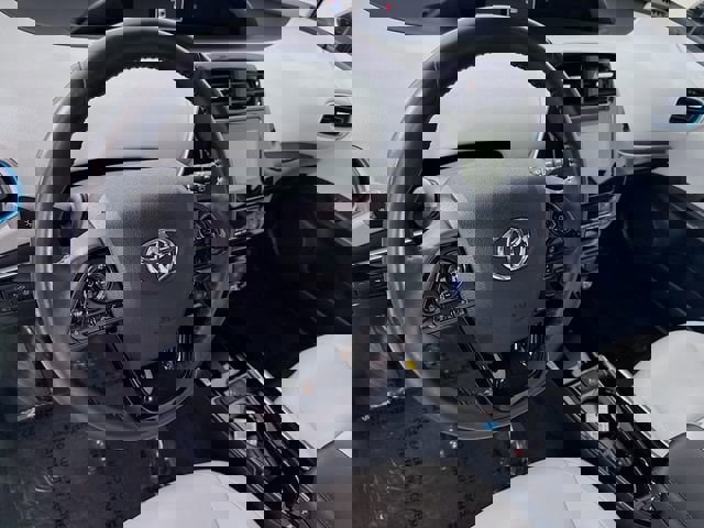 Certified 2019 Toyota Prius XLE w/ Carpet Mat Package image 9