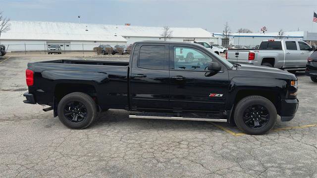 Used 2018 Chevrolet Silverado 1500 LT w/ Midnight Edition AWD/4WD image 9