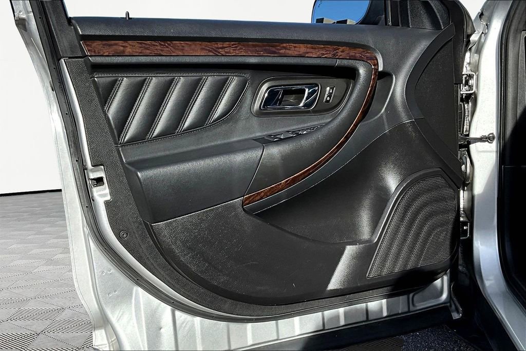 Used 2013 Ford Taurus Limited image 18