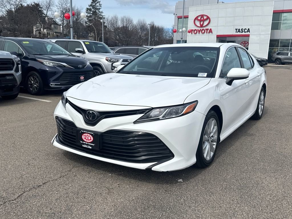 Used 2018 Toyota Camry LE image 3