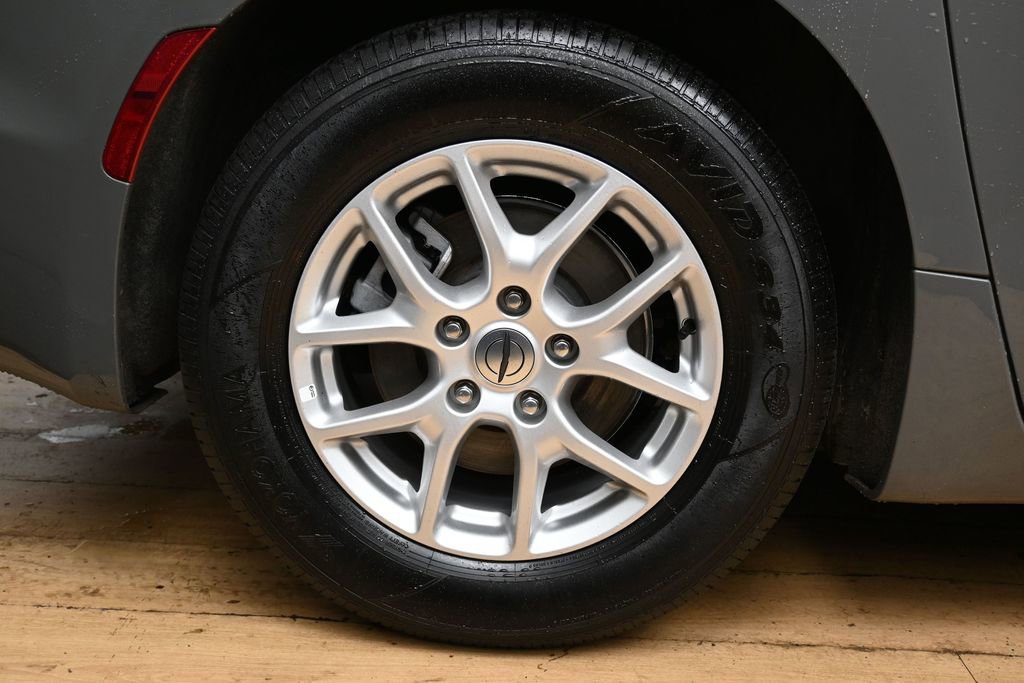 Used 2025 Chrysler Pacifica Select FWD image 13