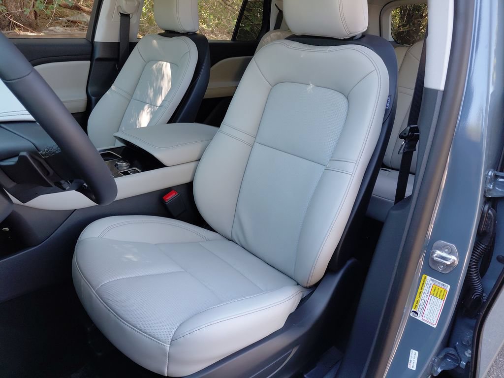 New 2026 Lincoln Aviator AWD image 37