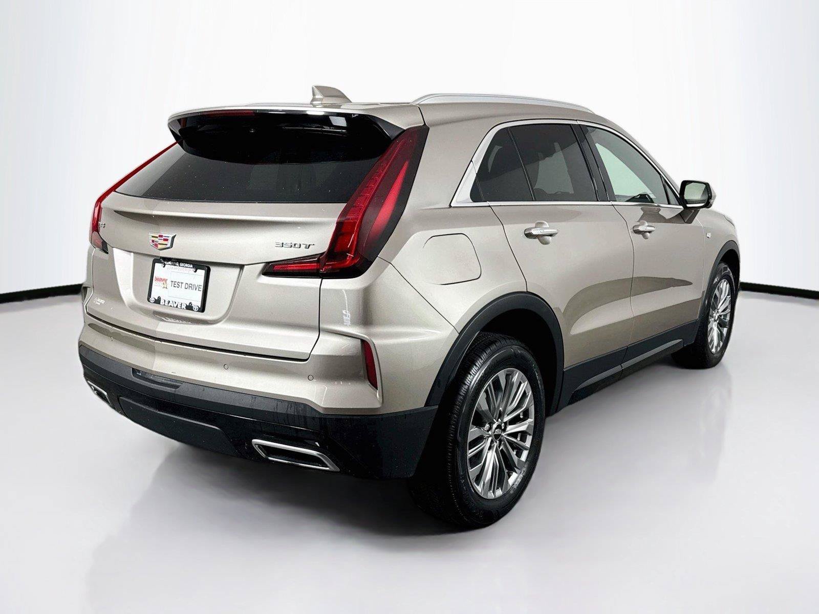 Used 2025 Cadillac XT4 Premium Luxury FWD image 2
