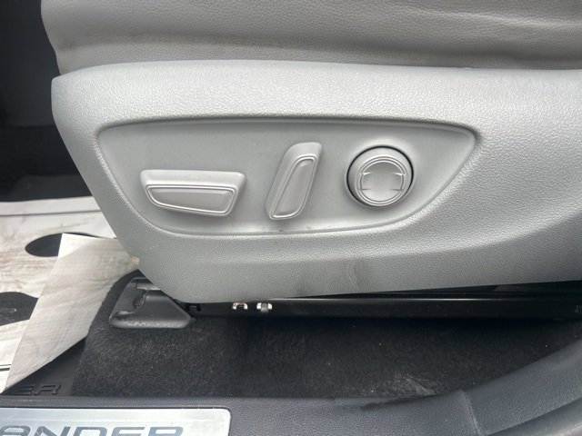 Used 2023 Toyota Highlander Limited image 16