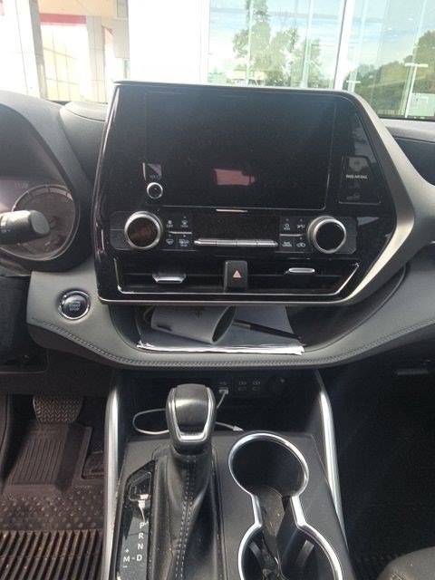 Used 2023 Toyota Highlander LE FWD image 15
