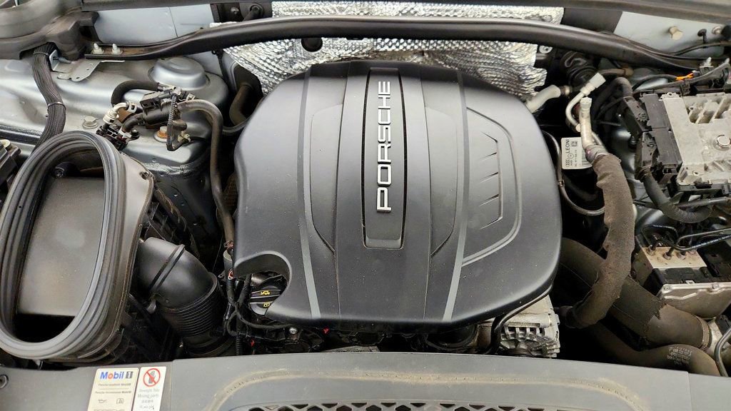 Used 2020 Porsche Macan AWD with Premium Package Plus image 28
