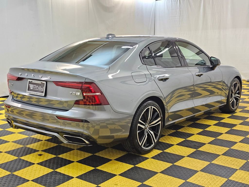Used 2019 Volvo S60 T5 R-Design image 3