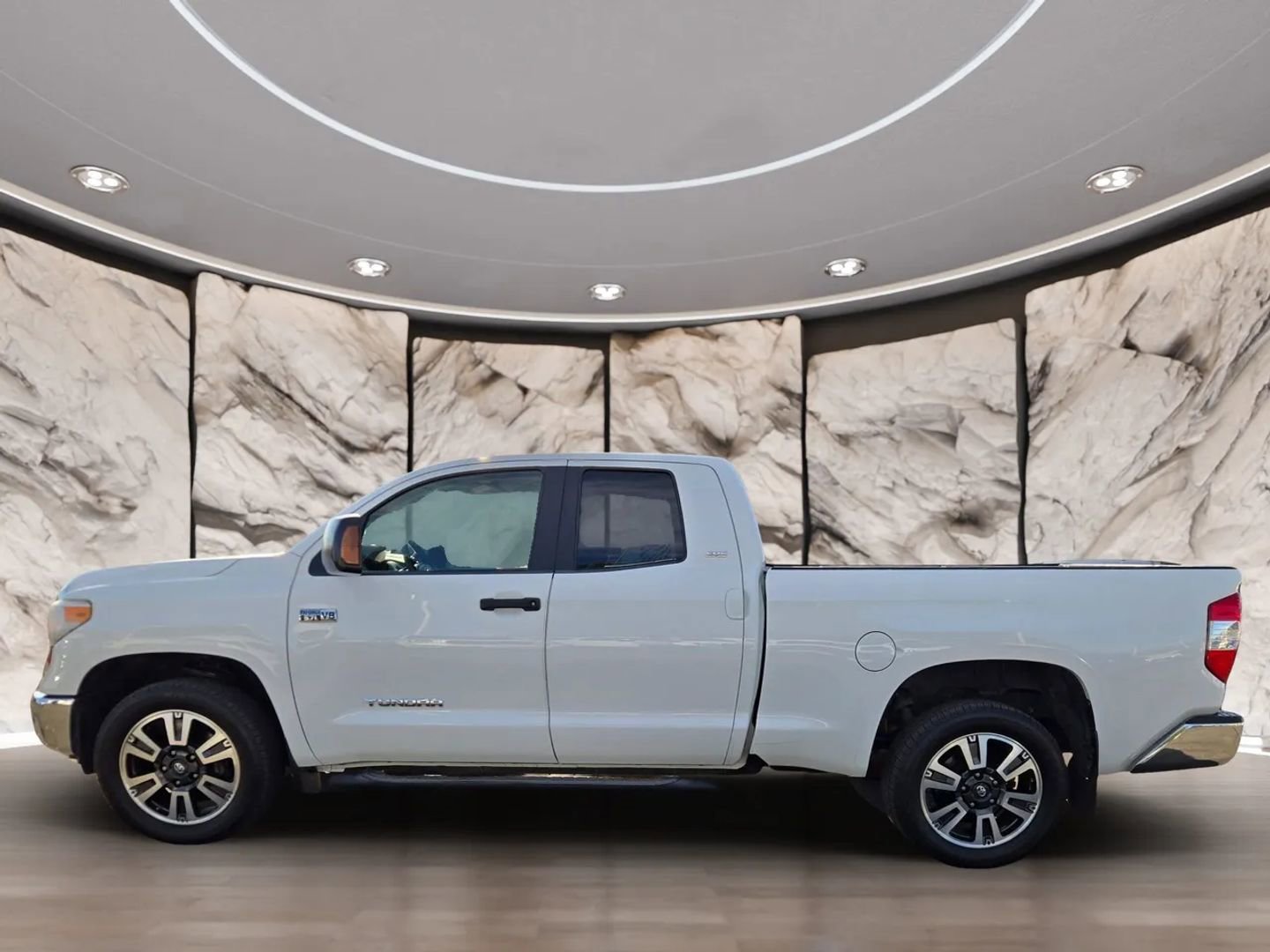Used 2017 Toyota Tundra SR5 image 5