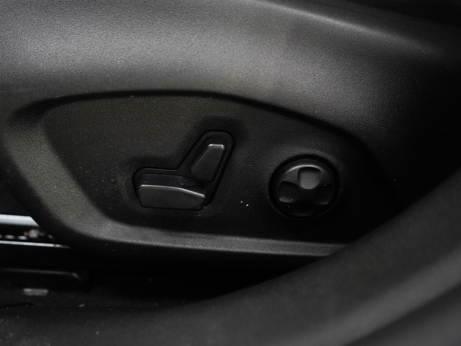 Used 2019 Jeep Renegade Latitude w/ Popular Equipment Group image 23