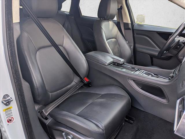 Used 2020 Jaguar F-PACE Premium image 22