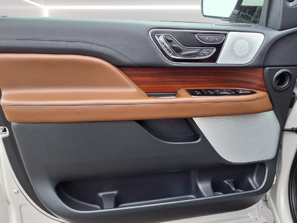 Used 2024 Lincoln Navigator Reserve AWD/4WD image 12