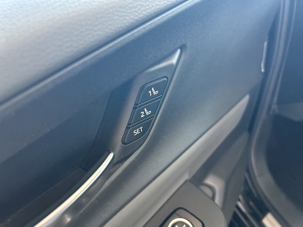 Used 2023 Toyota Prius Limited image 32