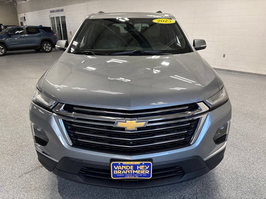 Used 2023 Chevrolet Traverse LT w/ LT Premium Package AWD/4WD image 2