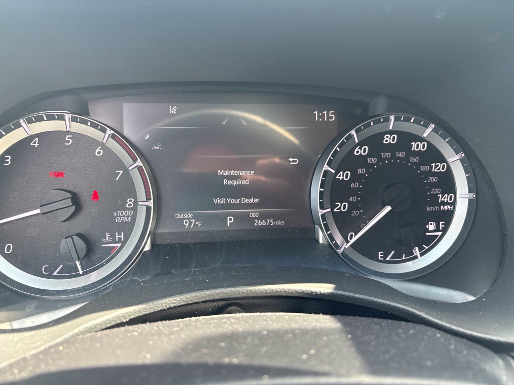 Used 2024 Toyota Highlander XLE FWD image 2