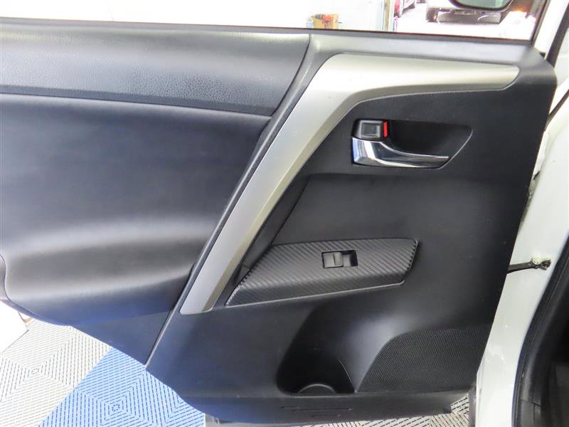 Used 2015 Toyota RAV4 Limited image 32