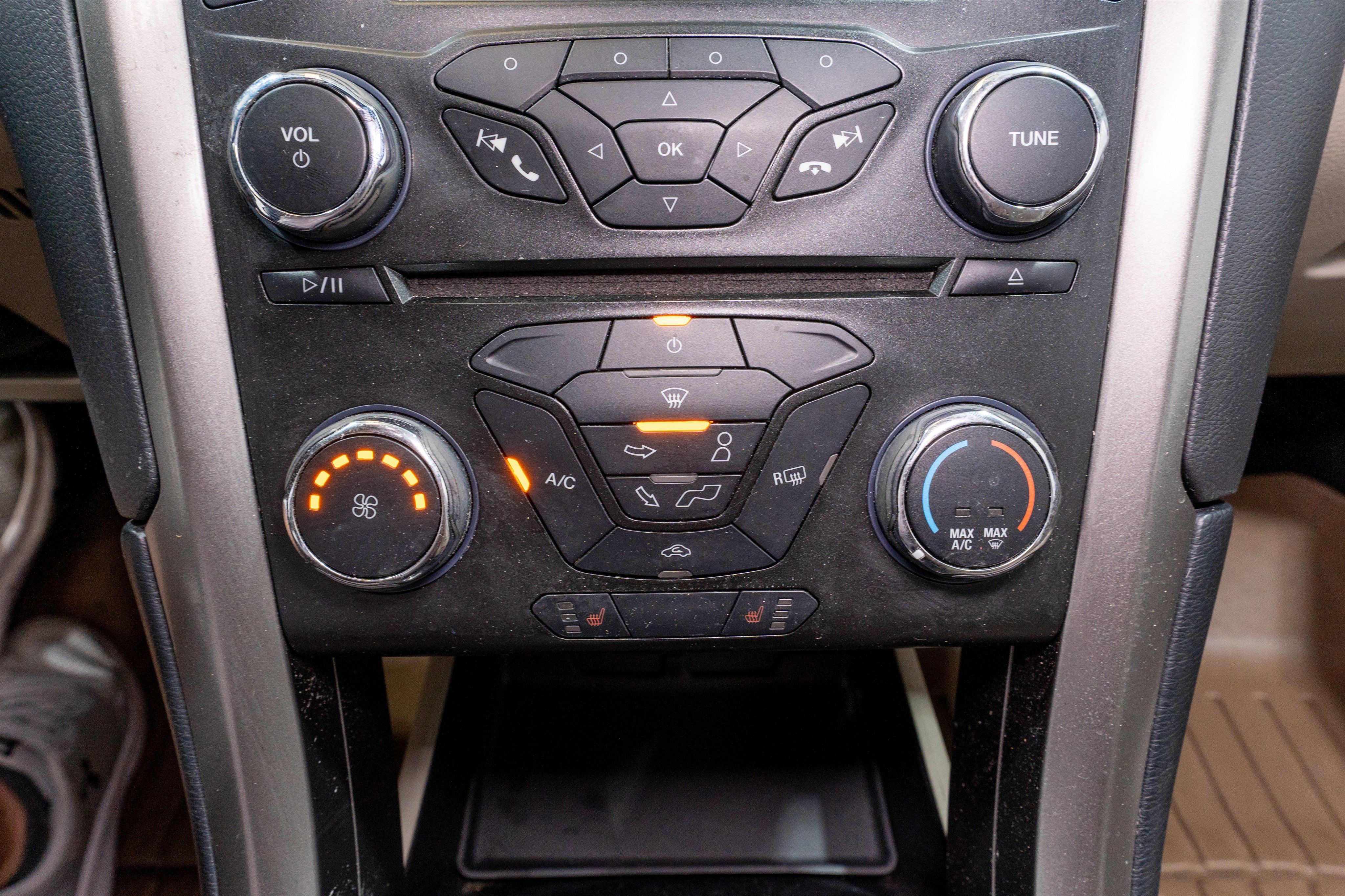 Used 2017 Ford Fusion SE image 18