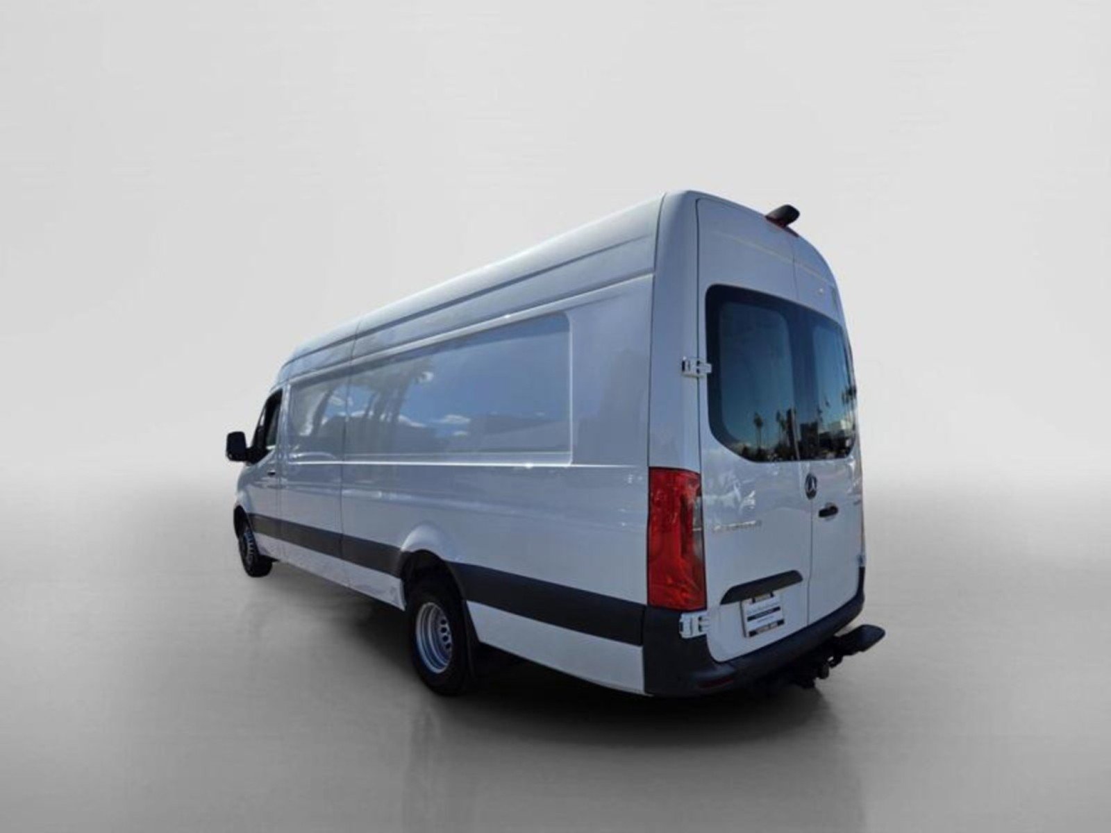 Used 2024 Mercedes-Benz Sprinter 4500 image 3