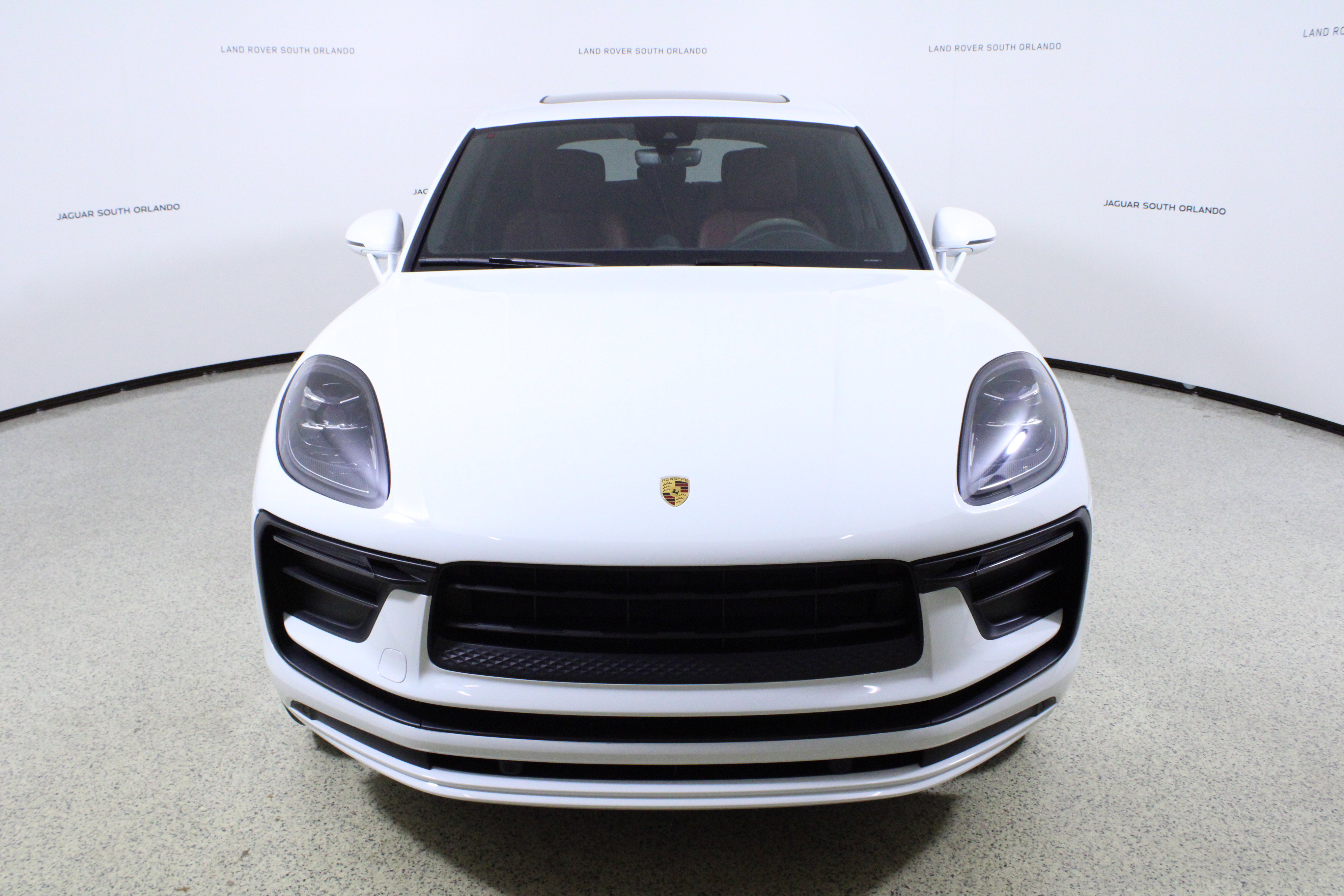 Used 2022 Porsche Macan AWD/4WD image 2