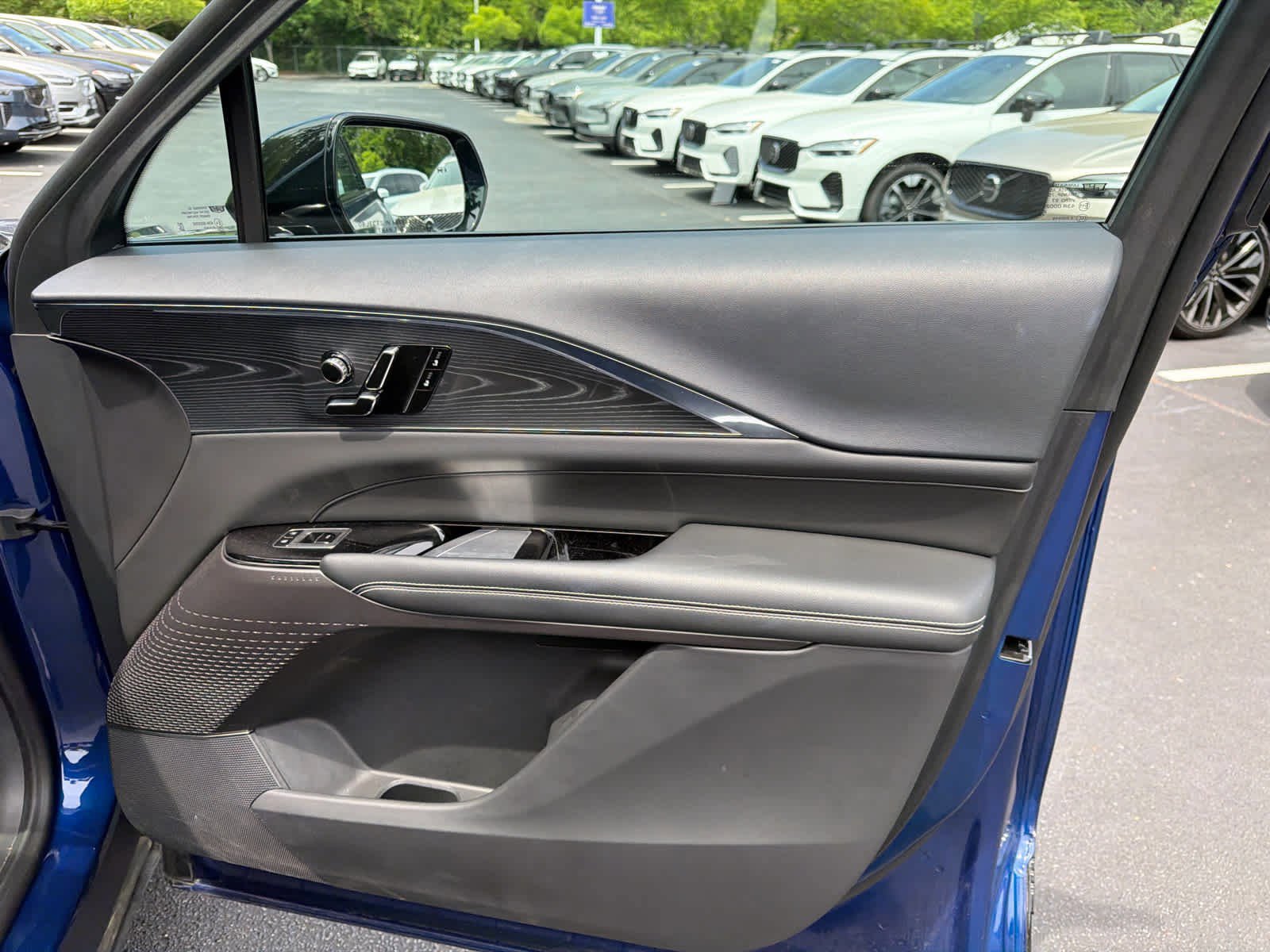 Used 2024 Cadillac Lyriq Luxury RWD image 16