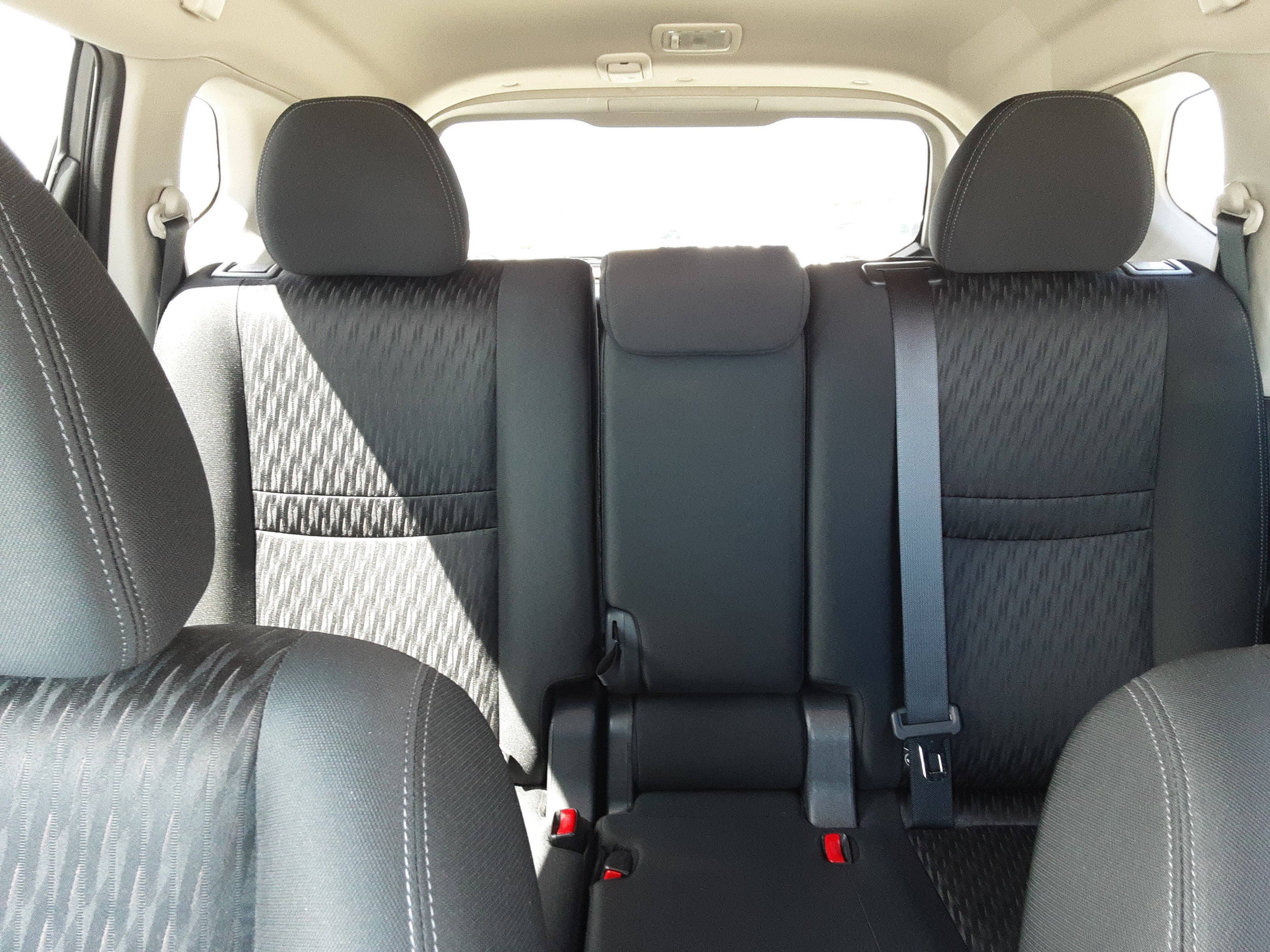 Used 2018 Nissan Rogue SV image 19