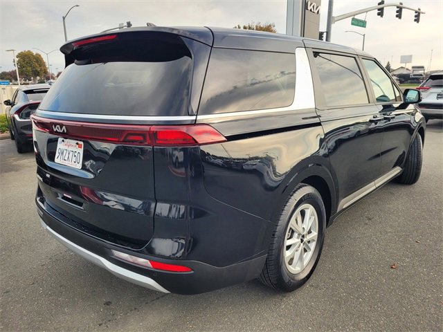 Used 2024 Kia Carnival LX image 4