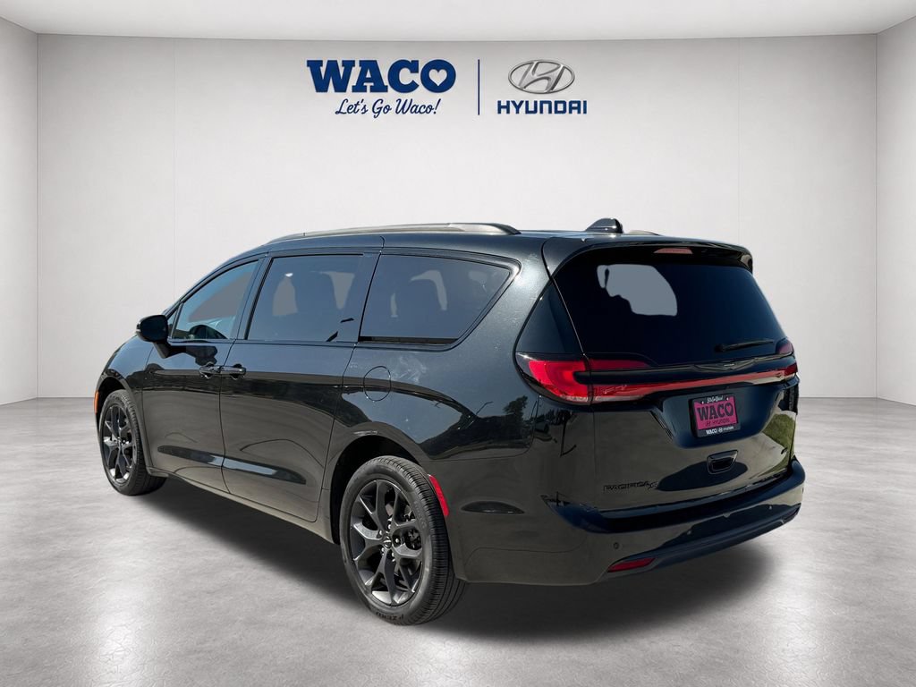 Used 2023 Chrysler Pacifica Touring-L w/ S Appearance Package AWD/4WD image 5