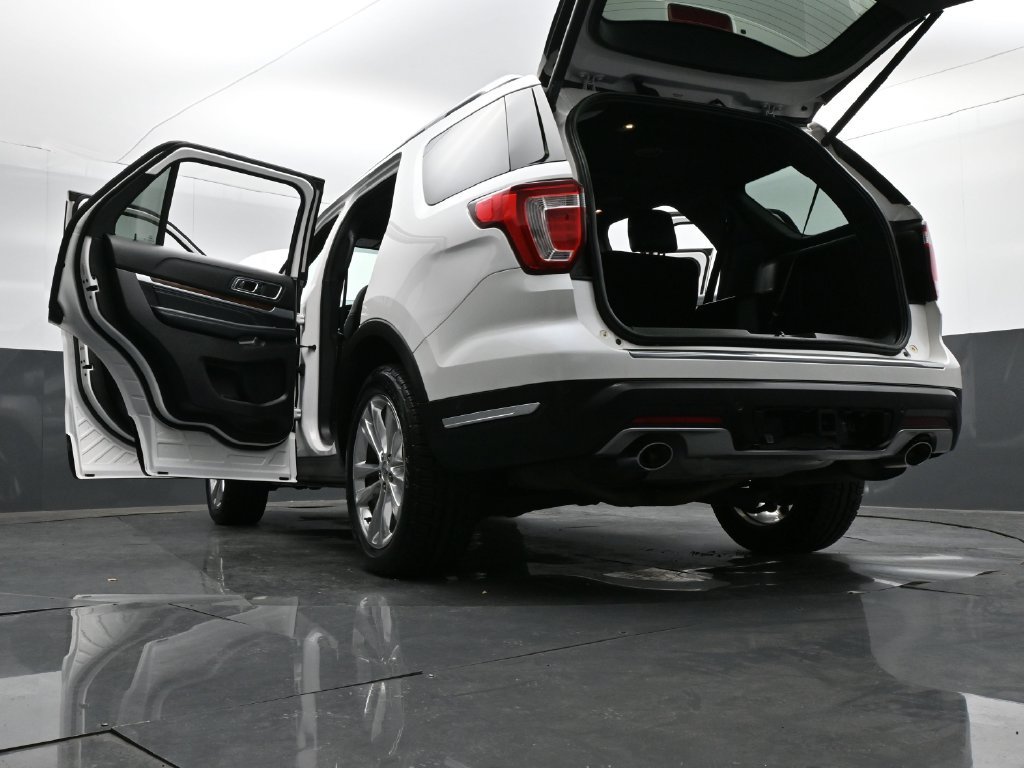 Certified 2018 Ford Explorer Limited w/ Equipment Group 301A AWD/4WD image 33